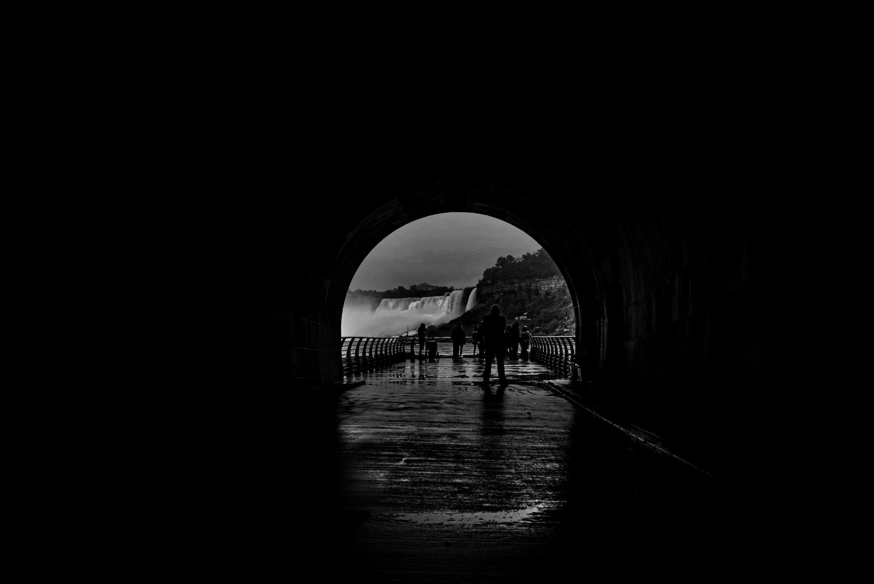 a photograph of the Niagara Power Station spillway opening looking onto niagara falls